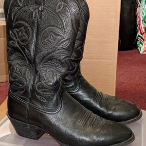 Ladies Ariat cowboy boots
